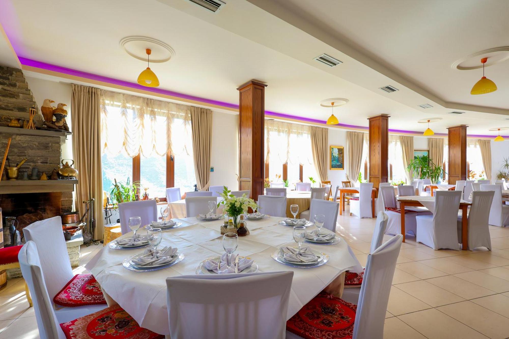 Hotel Kanione Cerenisht Luaran gambar