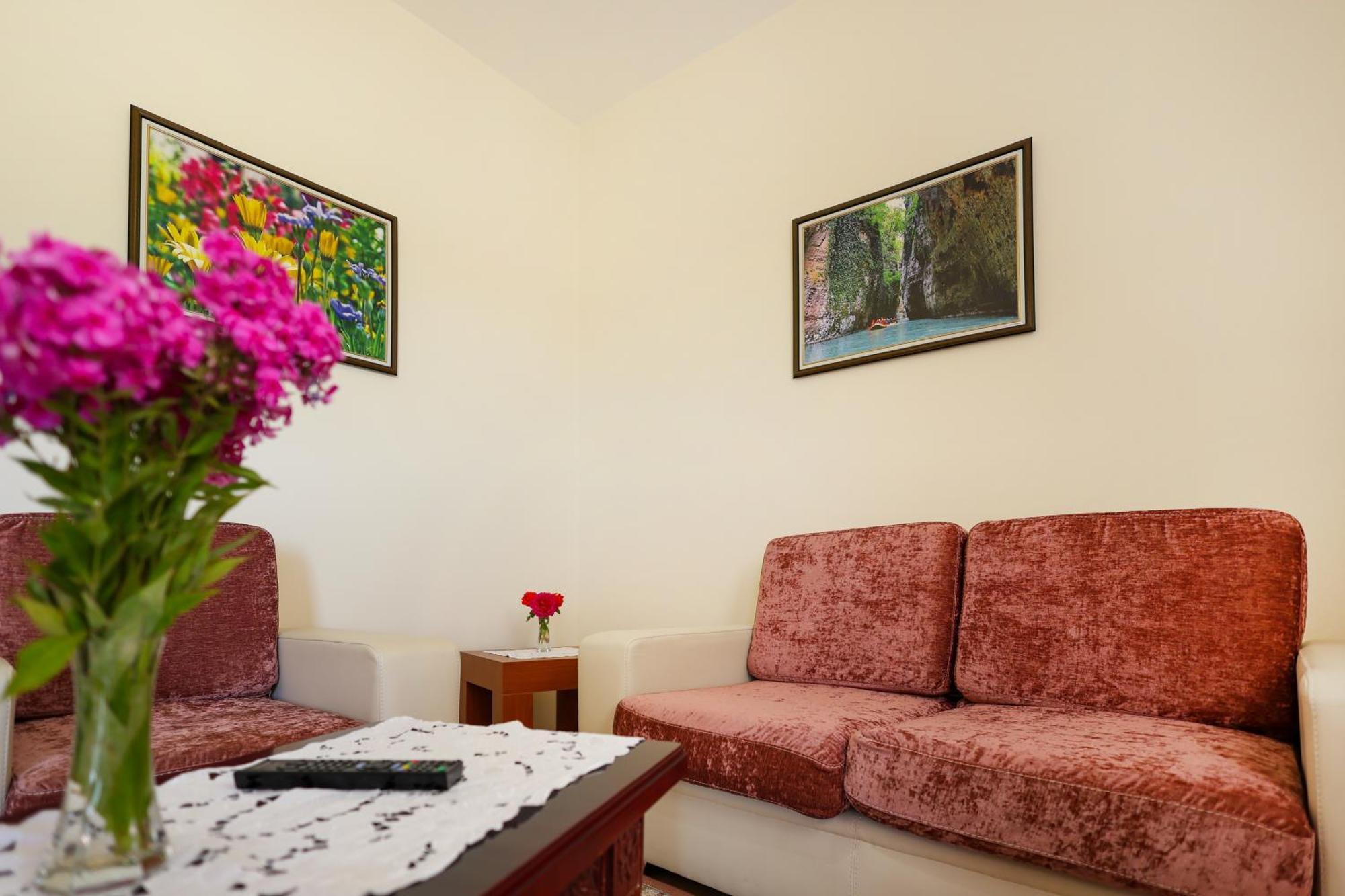 Hotel Kanione Cerenisht Luaran gambar