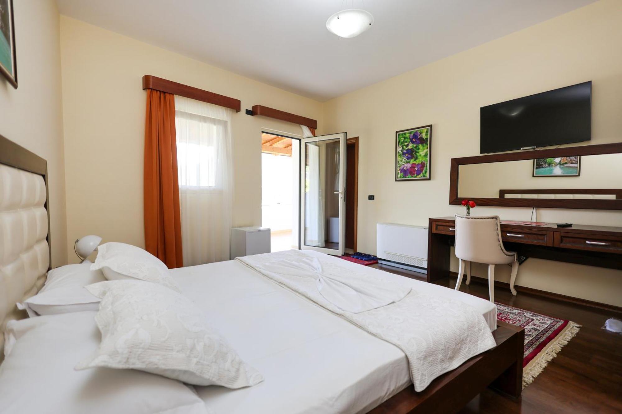 Hotel Kanione Cerenisht Luaran gambar