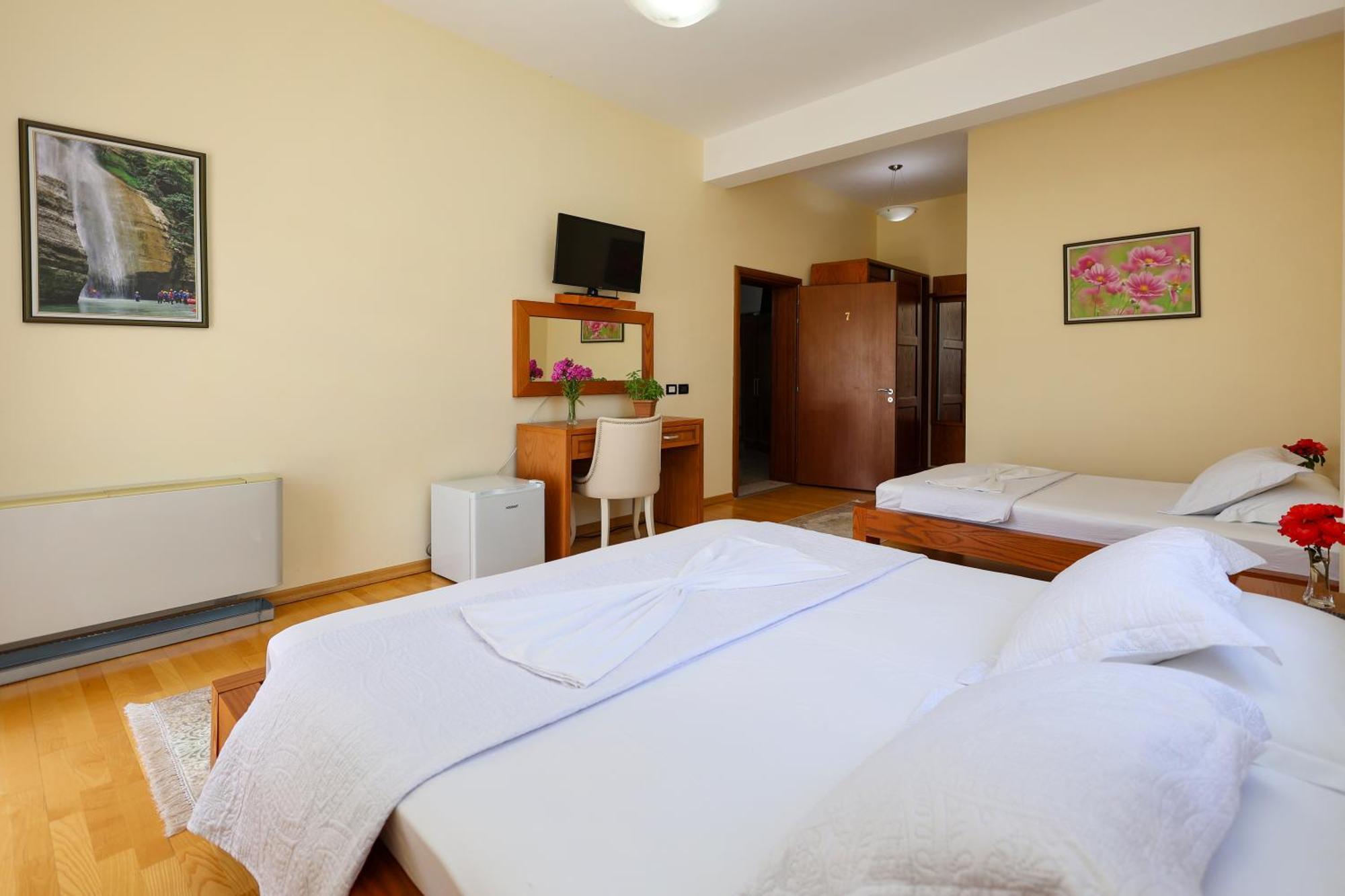 Hotel Kanione Cerenisht Luaran gambar