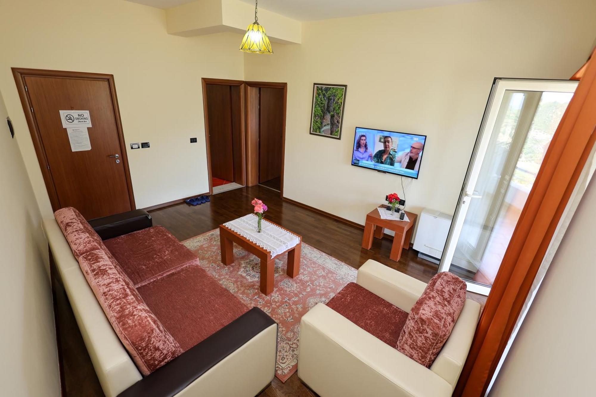 Hotel Kanione Cerenisht Luaran gambar