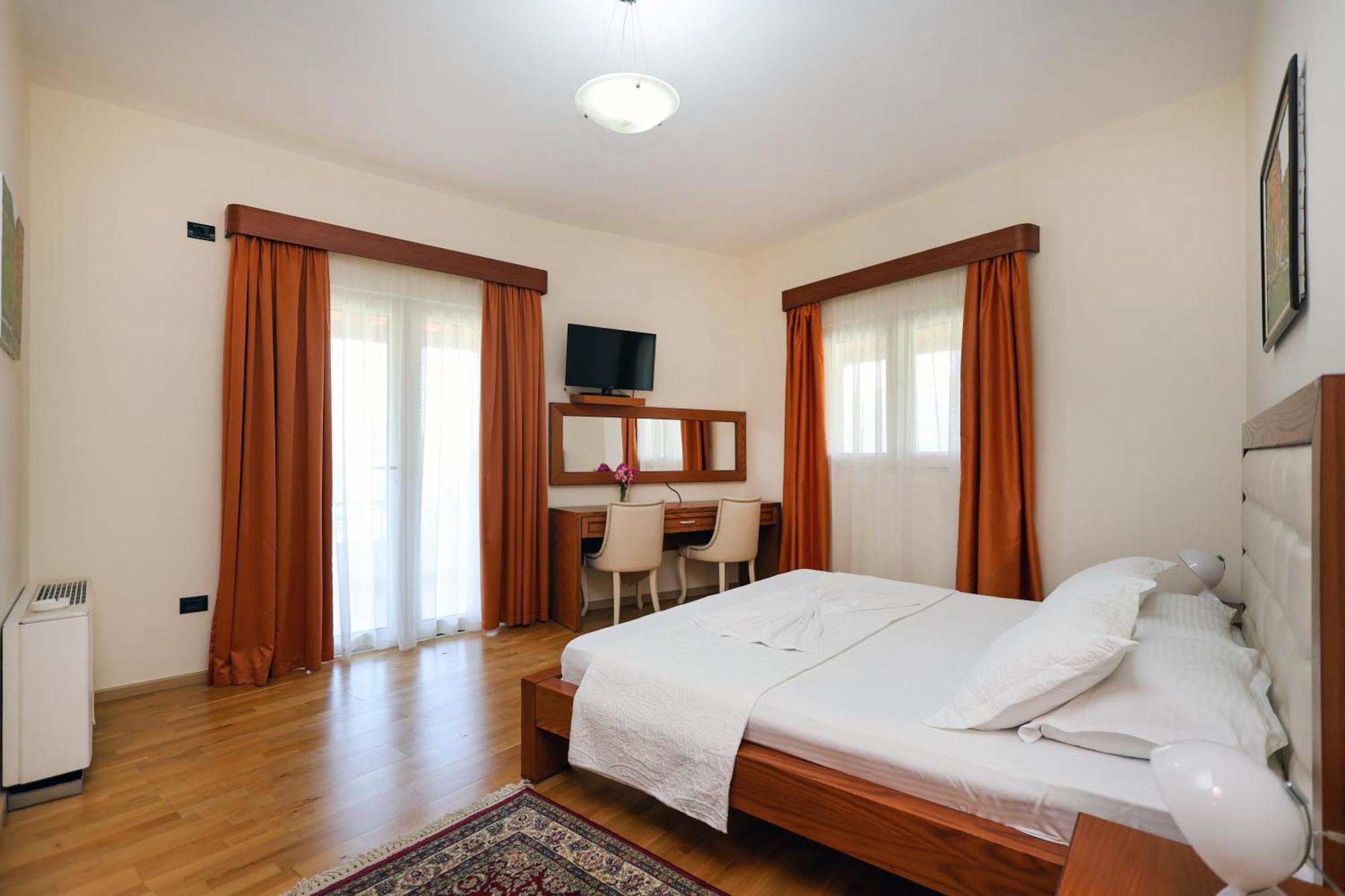 Hotel Kanione Cerenisht Luaran gambar