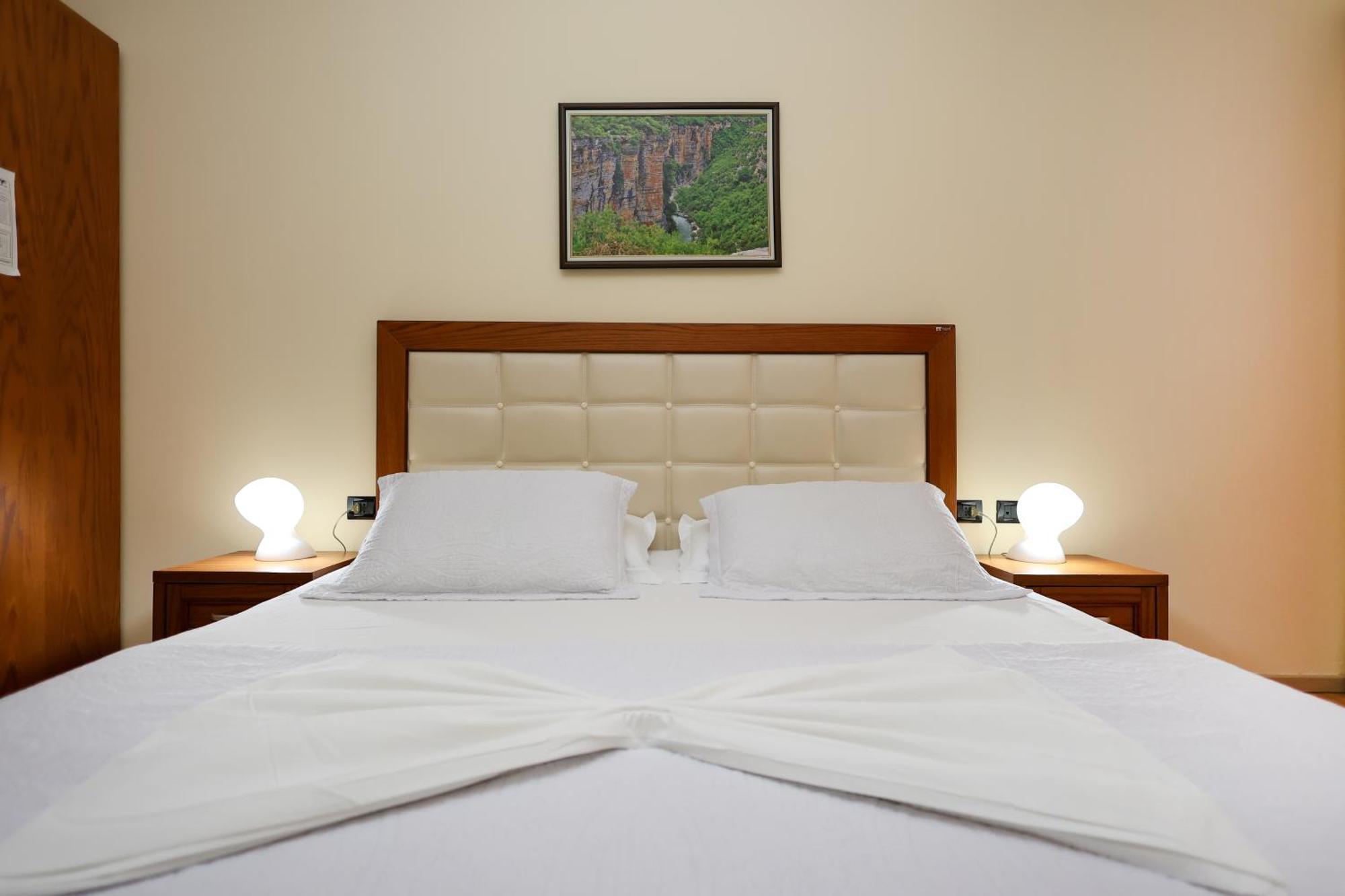 Hotel Kanione Cerenisht Luaran gambar