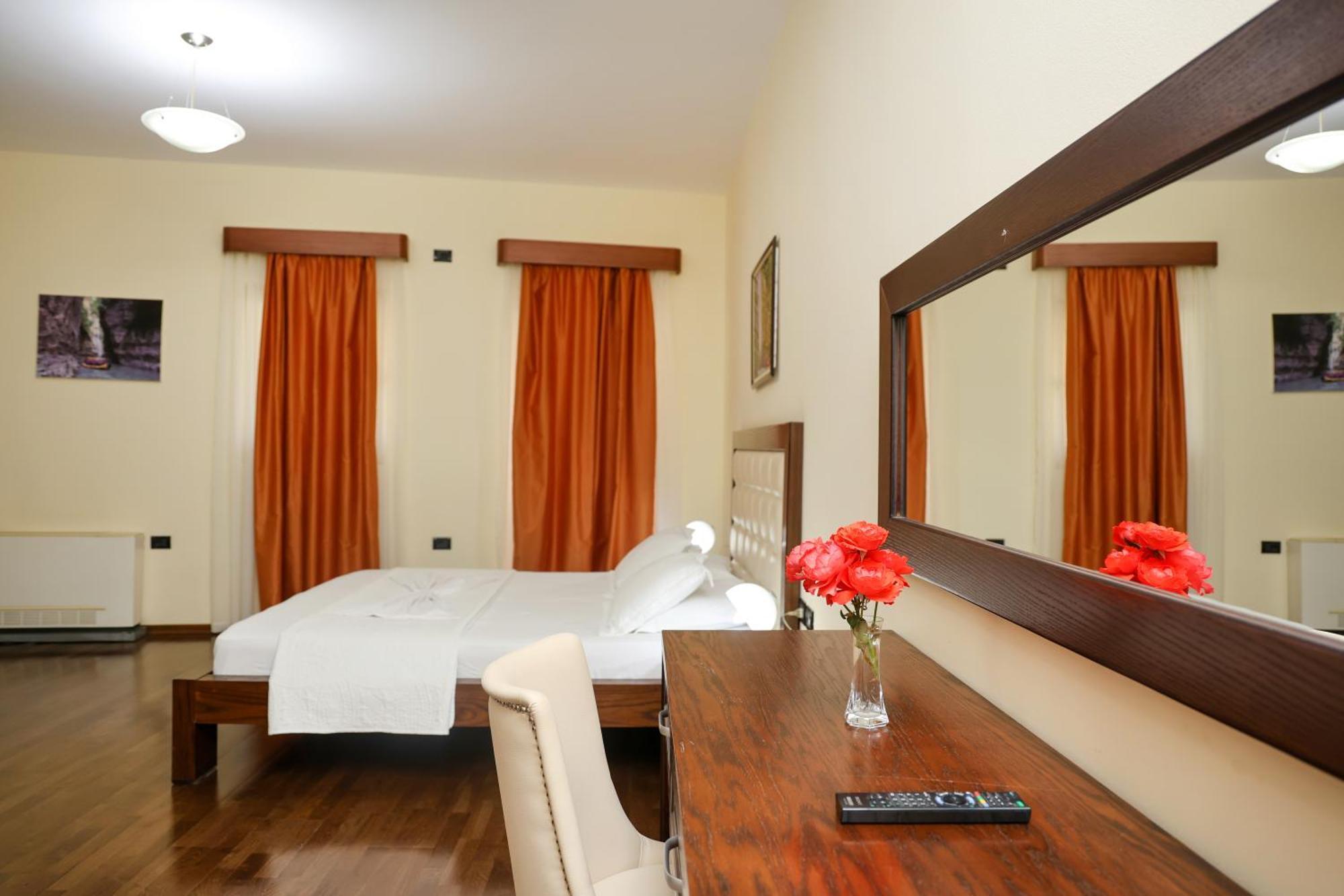 Hotel Kanione Cerenisht Luaran gambar