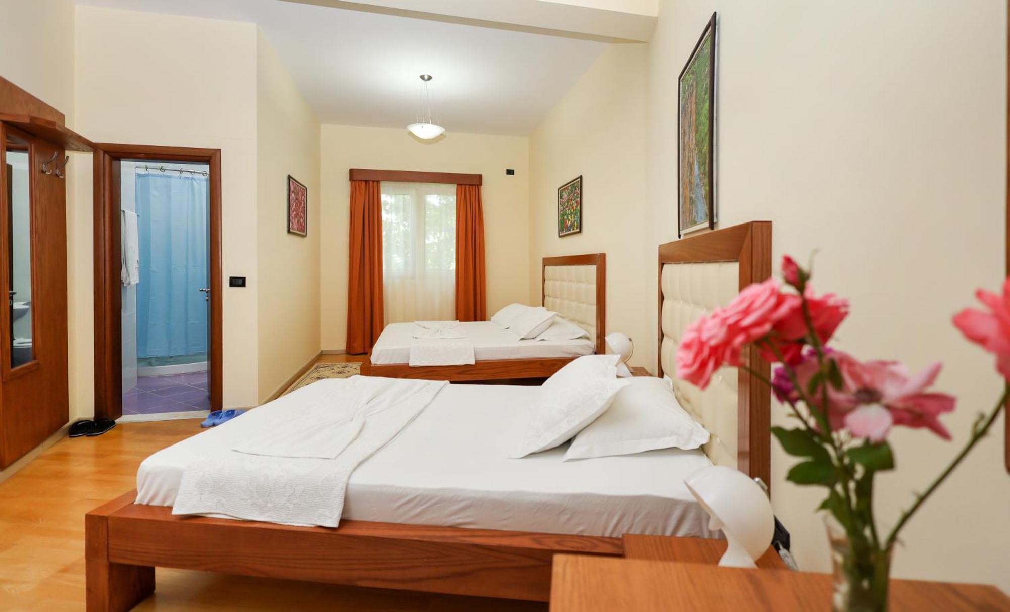 Hotel Kanione Cerenisht Luaran gambar