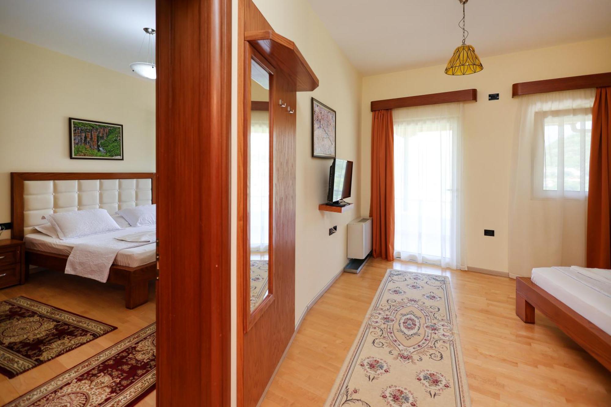 Hotel Kanione Cerenisht Luaran gambar